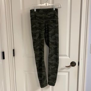 Colorfulkoala Green Camo Leggings, Size Medium